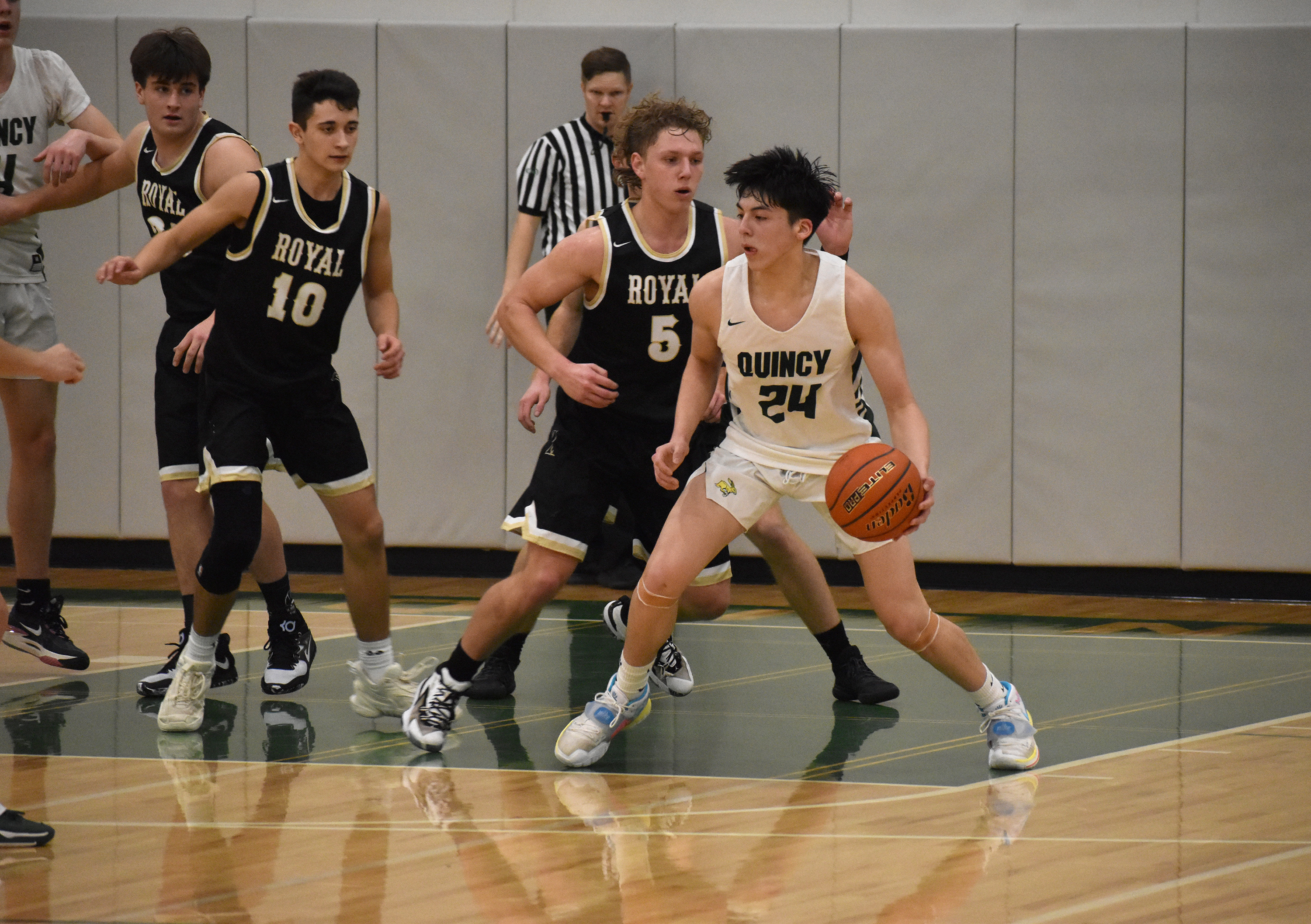 Contact Julian Ibarra the men's basketball player from Washington at College Athlete Advantage platform